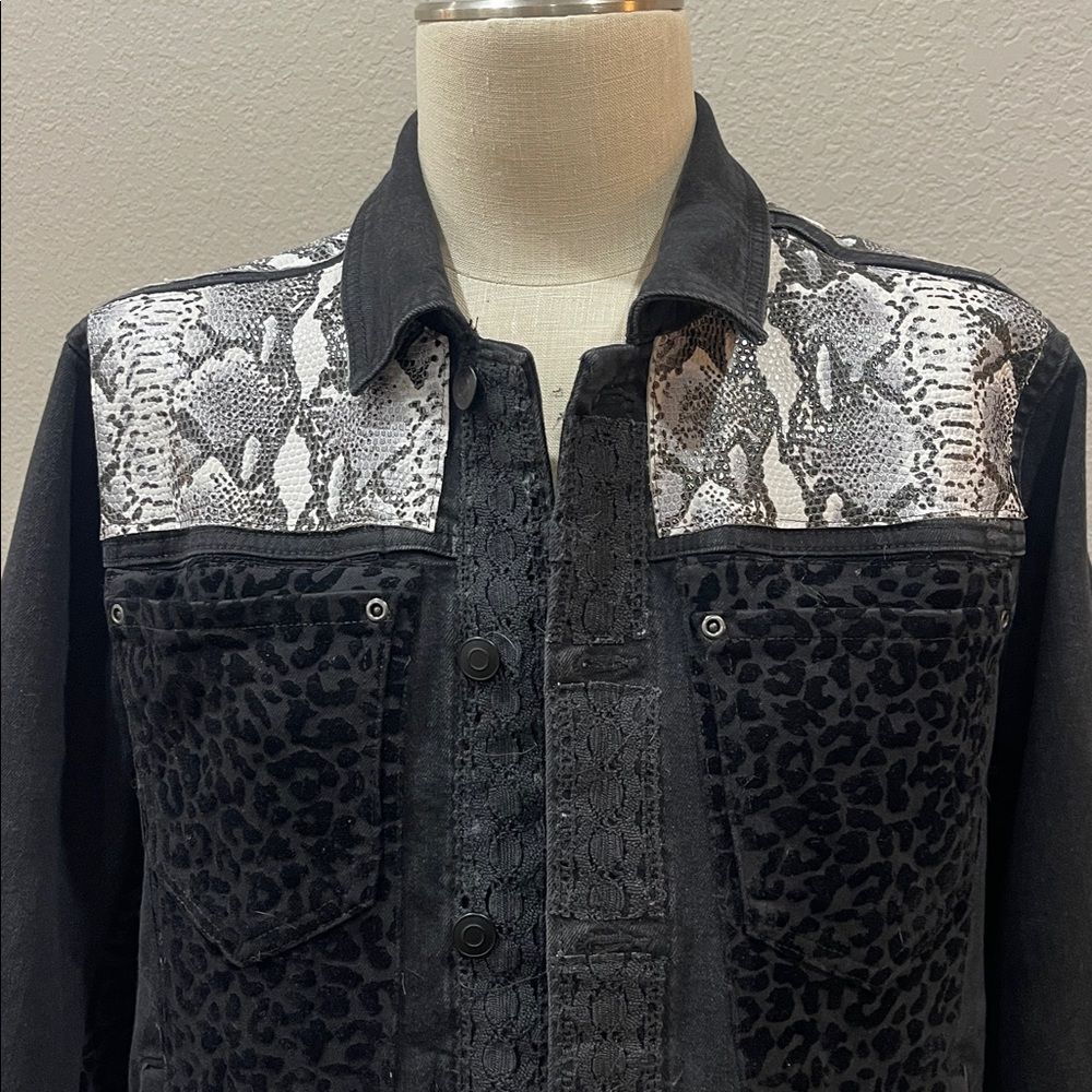 Upcycled Black Denim Jacket with Peplum & Floral Whitework Embroidery. Size M-L - Picture 14 of 15